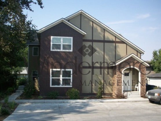 Building Photo - coll1100 Unit 2