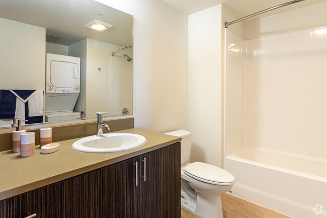 1HAB, 1BA - 672 ft² - The Blake Apartments