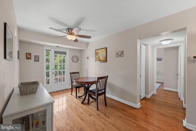 Photo - 3050 S Buchanan St Unit B2
