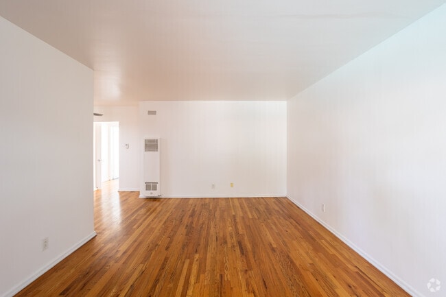 1BR, 1BA - 691SF Living room - Hollyview Apartments