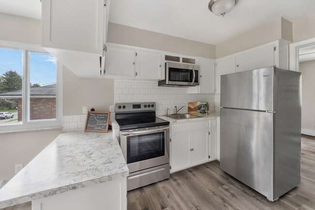 Building Photo - 849-851 E Wilbeth Unit 851 B Rental