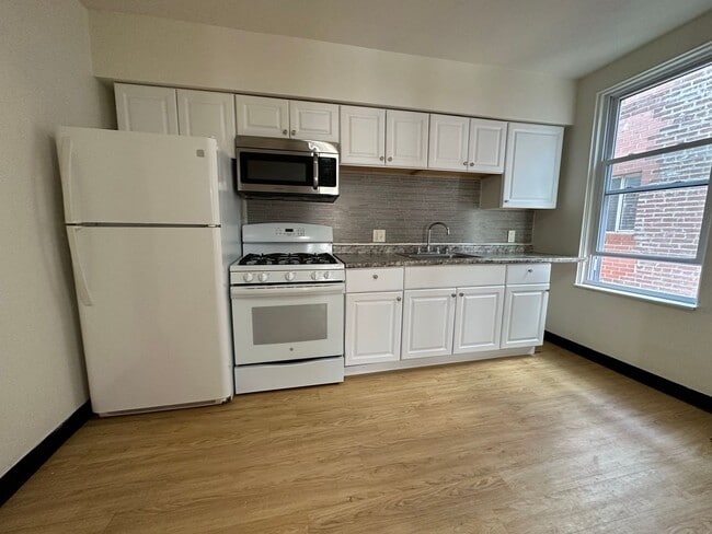 Building Photo - Huge Two Bedroom Apartment on Dawson Stree... Unit 3608 #3