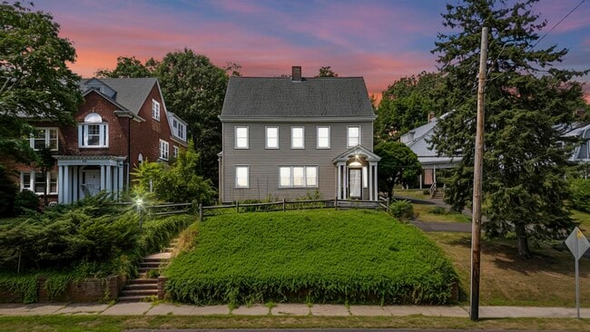 Photo - 1070 Whitney Ave Unit 2