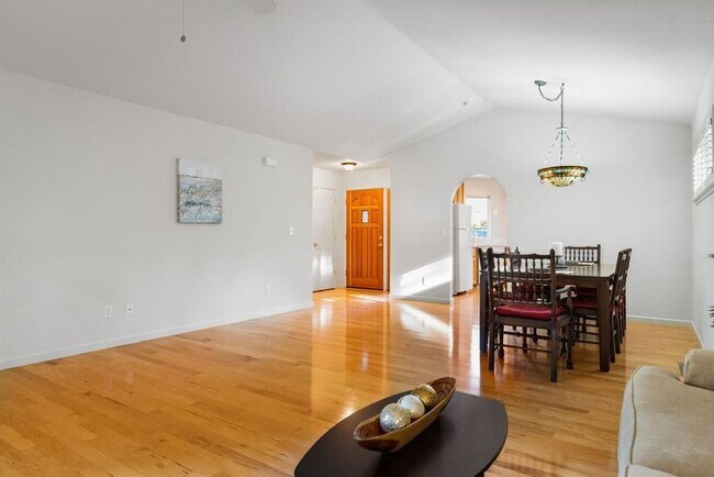 Photo - 271 Vistamont Dr