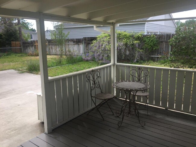 513 Blue St Unit B