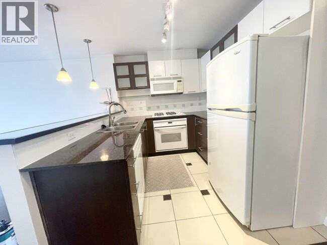 Photo - 1608-7831 Westminster Hwy Unité 7**