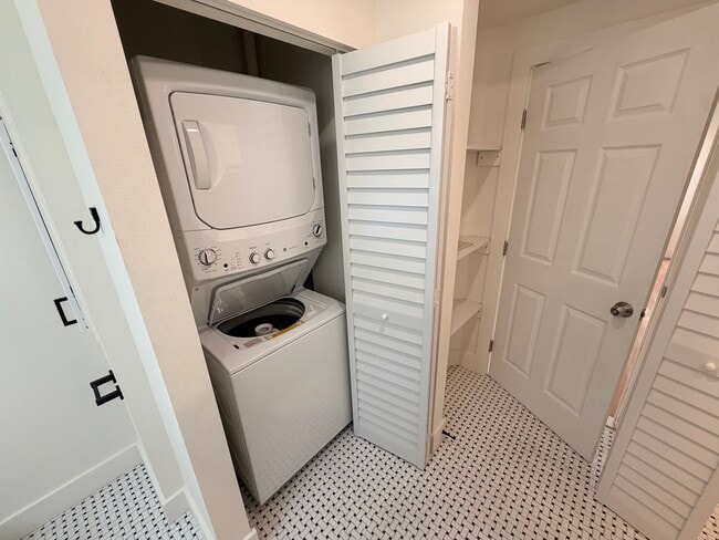 Photo - 831 Floral Dr