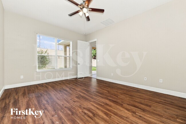 663 Breezeway Ct