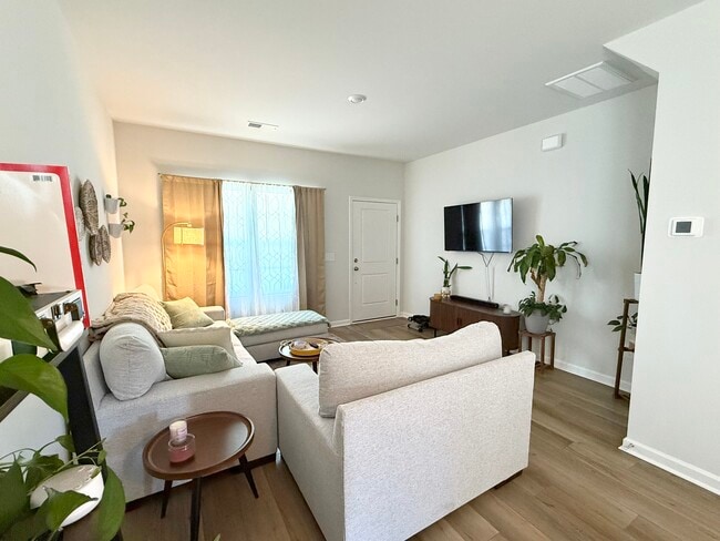 Photo - 1444 Donhill Dr