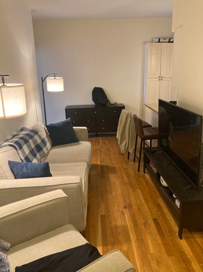 Building Photo - 1999 Commonwealth Ave Unit 4