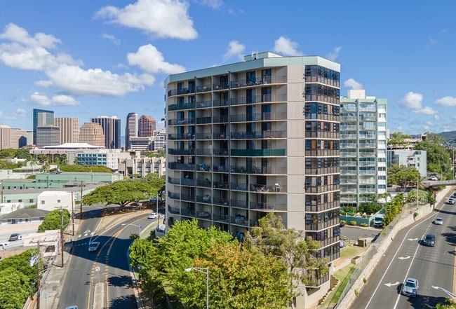 royal-kinau-honolulu-hi-primary-photo.png - Royal Kinau 62+ Senior Apartments