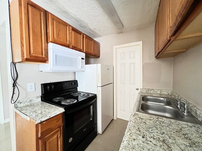 Building Photo - 14039 Eagle Pass St Unit 3 Rental