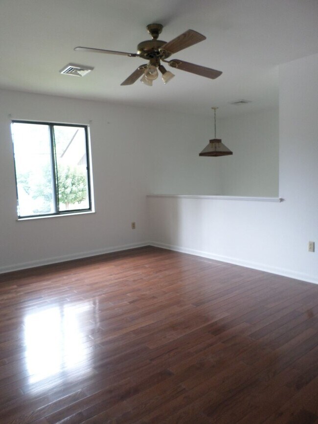 Photo - 913 Toms Creek Rd