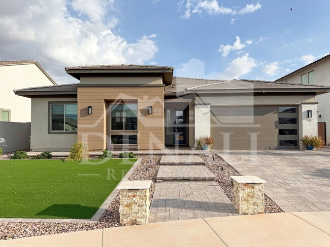 Building Photo - 1447 E Flower St