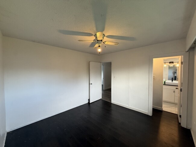 Photo - 46030 Avalon Ave