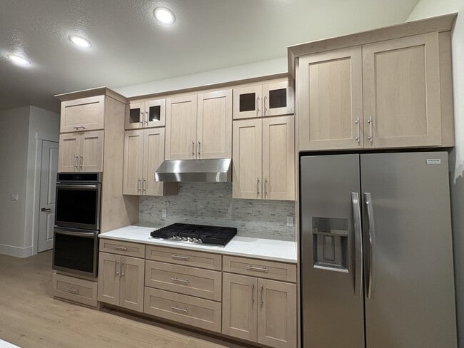 Photo - 68 W 4750 N