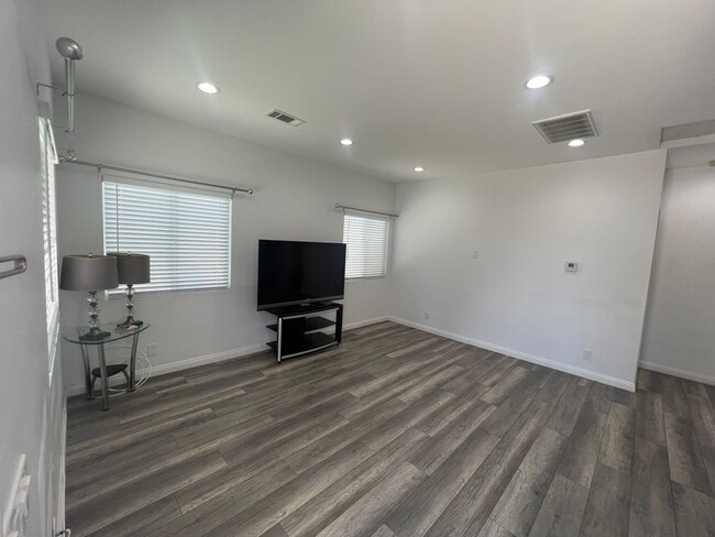 Photo - 1830 W Bernardy Pl