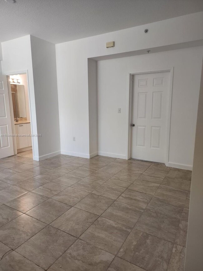 Building Photo - 2138 Van Buren St Rental