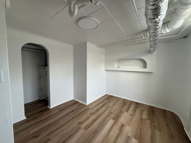 Photo - 1 bedroom, 1 bathroom Apartment! AVAILABLE NOW! Unit Apt #15