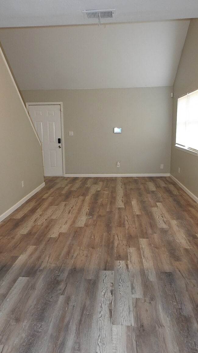 Photo - Incredibly spacious 4 bedrooms and 2 baths top-floor duplex located on Elmwood Ave in Kansas City...