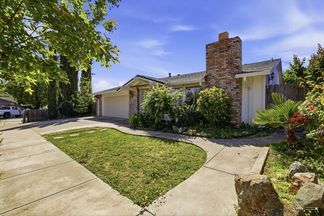 Photo - 1056 Hacienda Dr