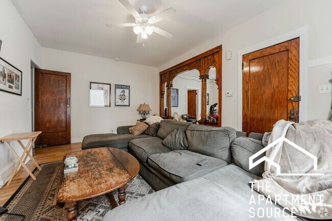 Building Photo - 3010 N Greenview Ave Unit 1F Rental