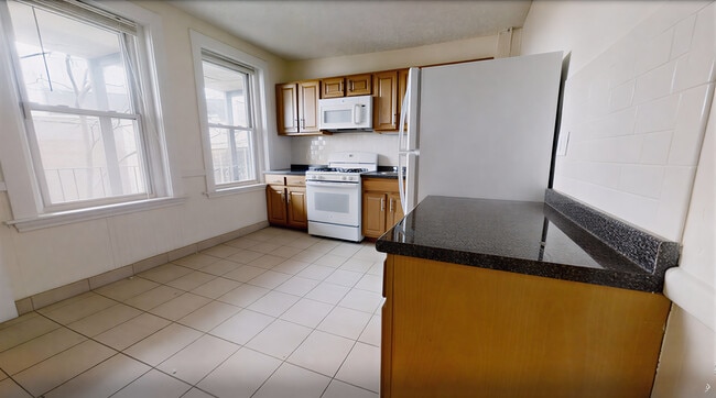 Building Photo - 15 Barrows St Unit 3