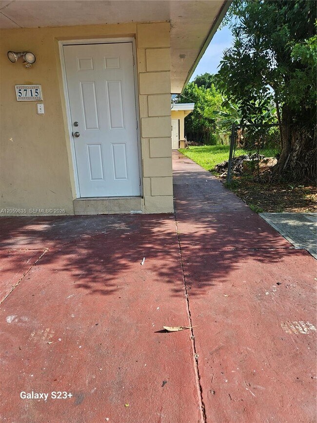 Photo - 5715 Hayes St Unit 5715