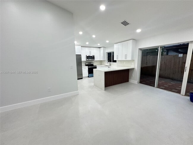 5768 NW 98 Pl