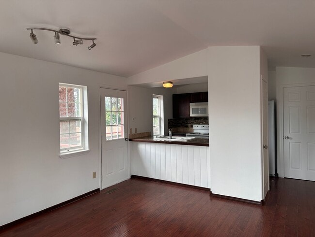 Photo - 1018 NW Ogden Ave Unit #3