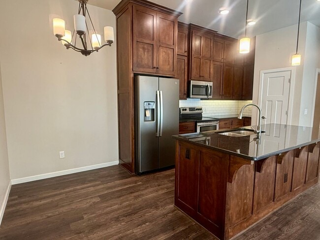 Photo - Large 3 Bed, 2 Bath in Beautifully Well-Maintained Neighborhood