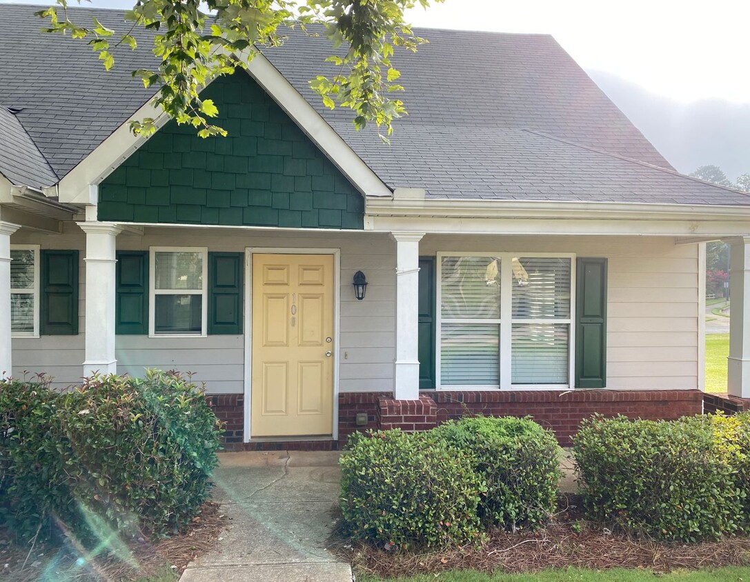 PRE-LEASING FOR JULY 10TH! 1/2 OFF SECURI... - PRE-LEASING FOR AUGUST 2025!  1/2 OFF SECU...