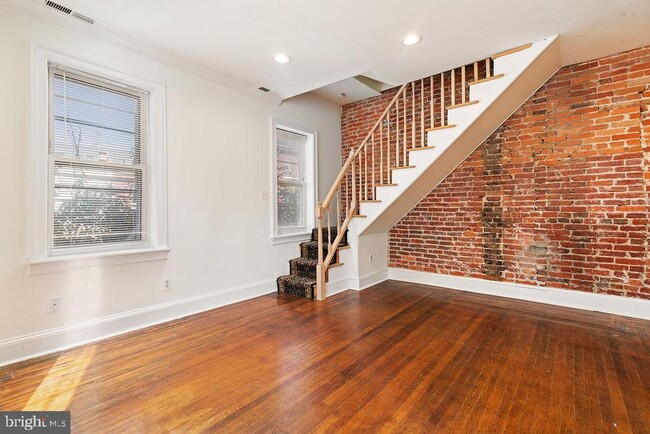 Photo - 2738 Poplar St