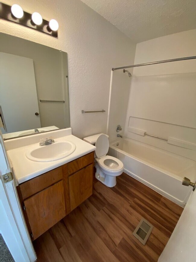 Cottonwood Estates Apartments For Rent in Casper, WY