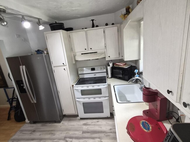 Building Photo - 100 Royal Palm Way Unit 2040