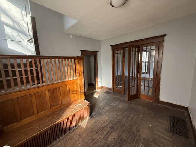 Photo - 630 E Gum St