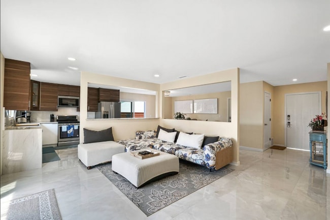 Photo - 390 Seneca St