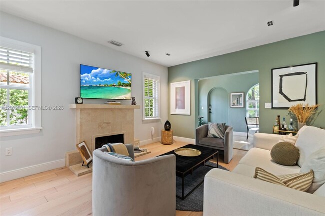 Photo - 1502 El Rado St