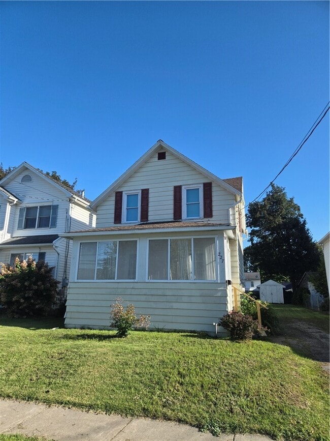 Building Photo - 227 W Ivy St