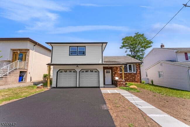Photo - 28 Highfield Ln House