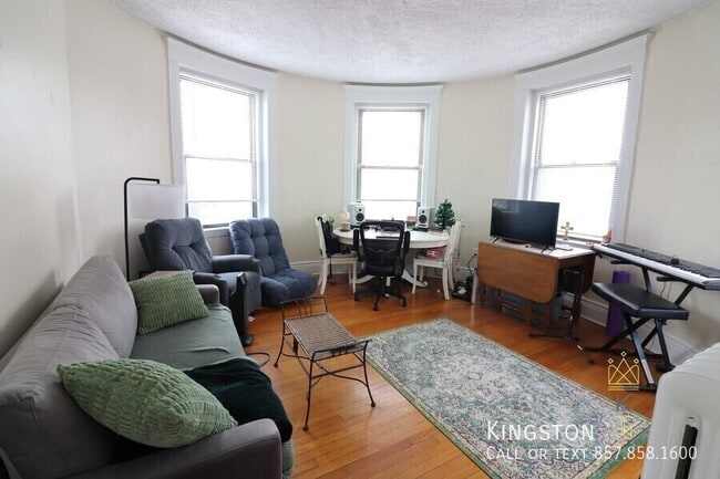 Building Photo - 1961 Commonwealth Ave Unit 4R