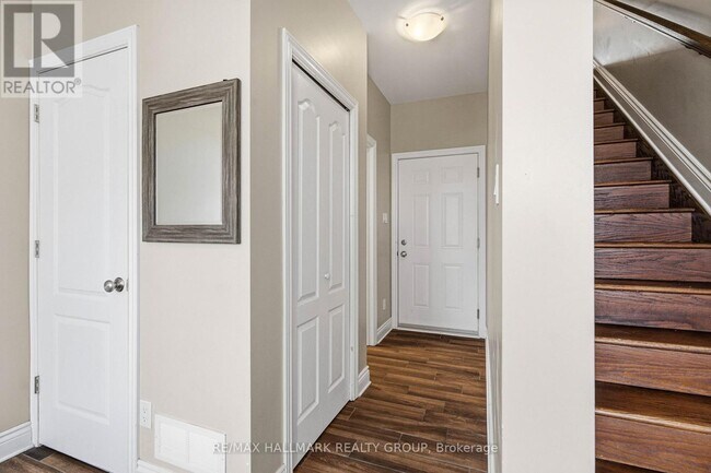 Photo - 290 Cambridge St N