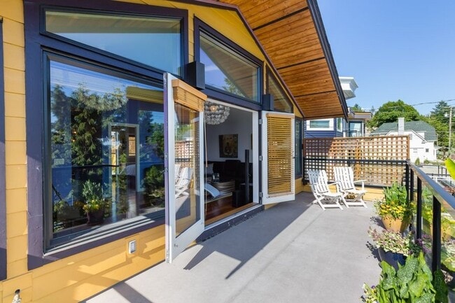 Photo - 140 Windsor Rd W