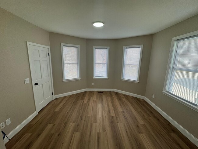 Photo - 31 Linwood Ave Unit 33 Linwood Ave  #1