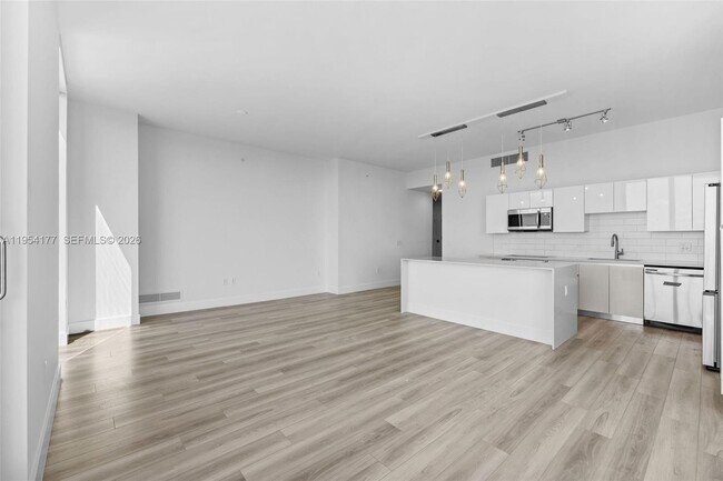 Photo - 101 Diplomat Pkwy Unit 2010