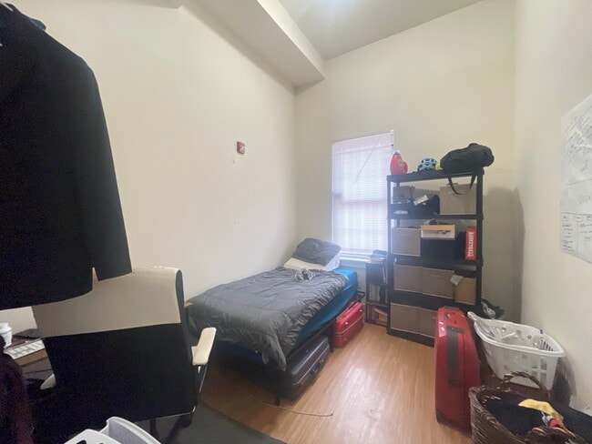 Photo - 3835-3837 Hamilton St