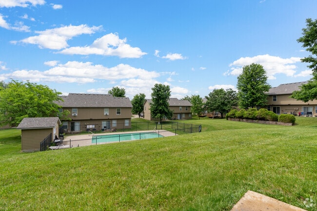 4BR, 2.5BA - 2000SF - Patio