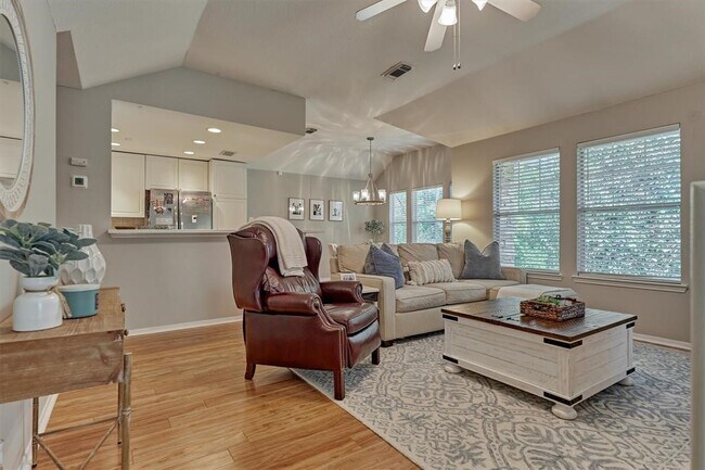 Photo - 87 Woodlily Pl