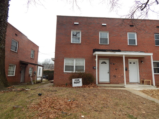 Photo - 8528 Chestnut Oak Rd Apartments
