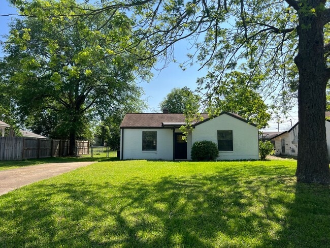 Building Photo - 122 Forest Ave